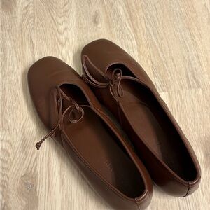 Everlane Leather Keyhole Flat in Burnt Umber